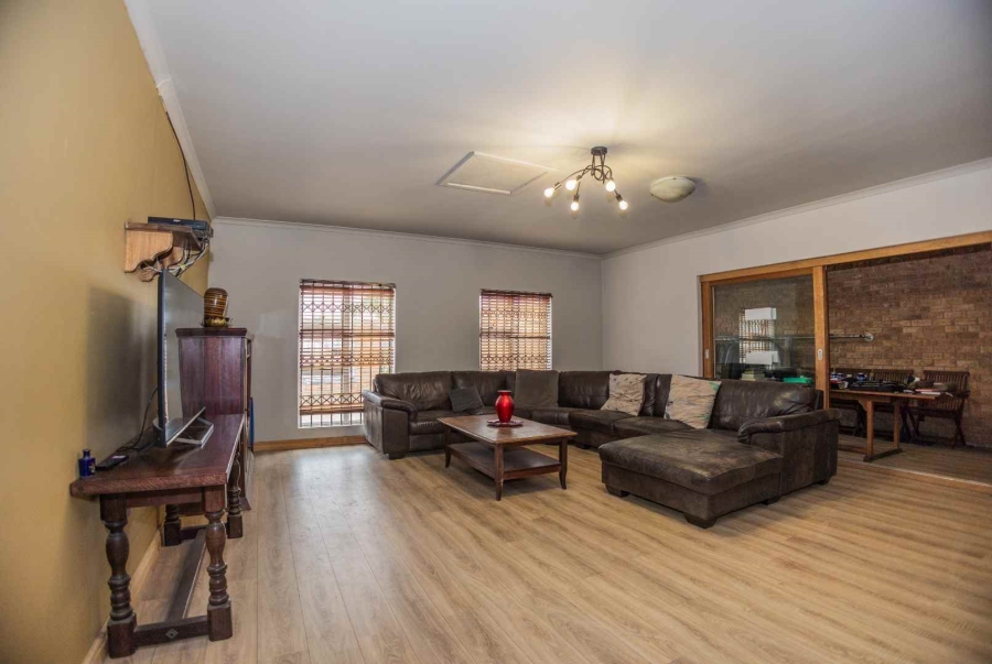 To Let 3 Bedroom Property for Rent in Protea Heights Western Cape